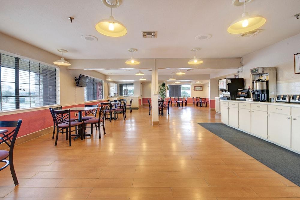 Days Inn By Wyndham College Station University Drive Ngoại thất bức ảnh
