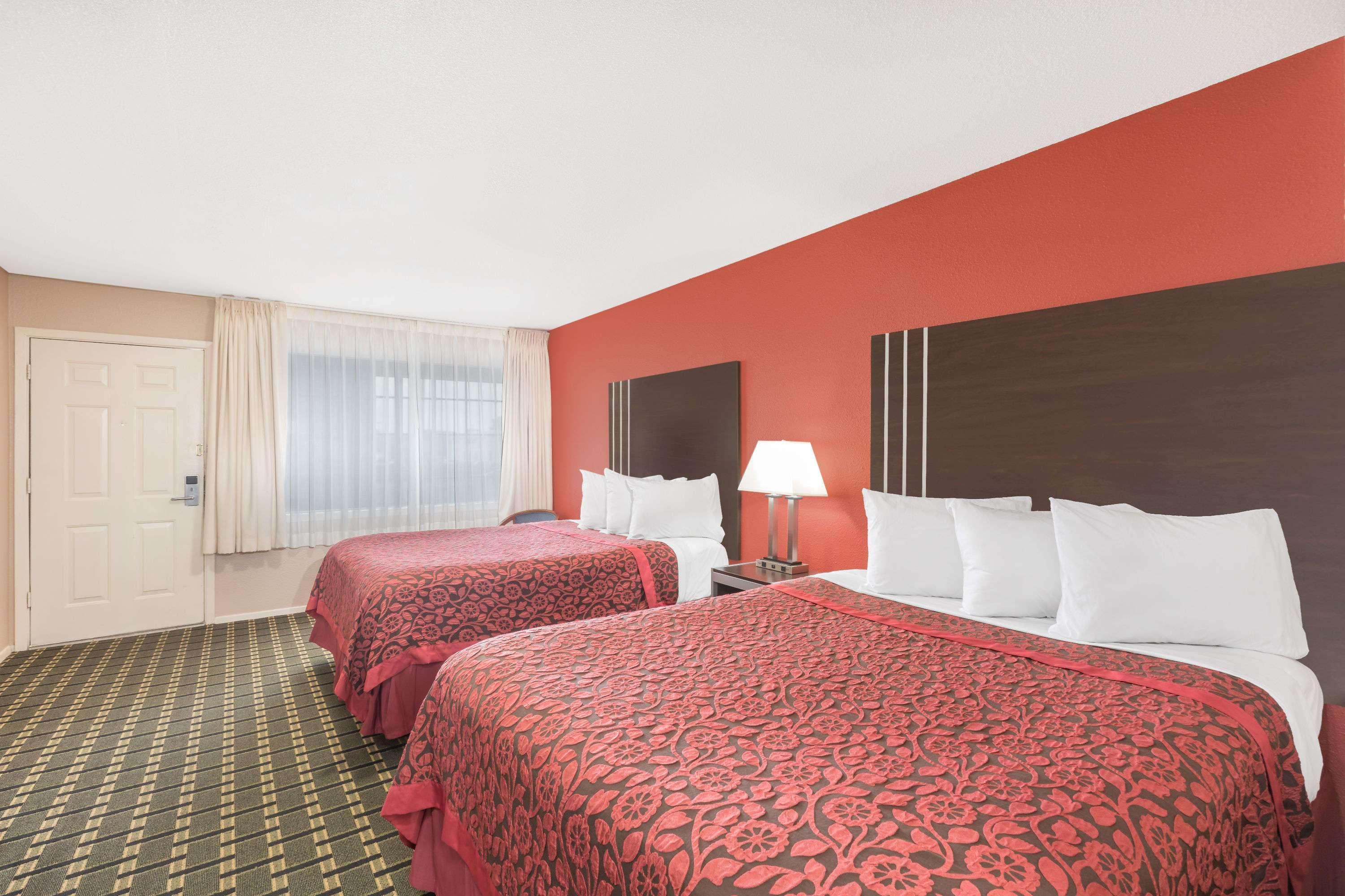 Days Inn By Wyndham College Station University Drive Ngoại thất bức ảnh