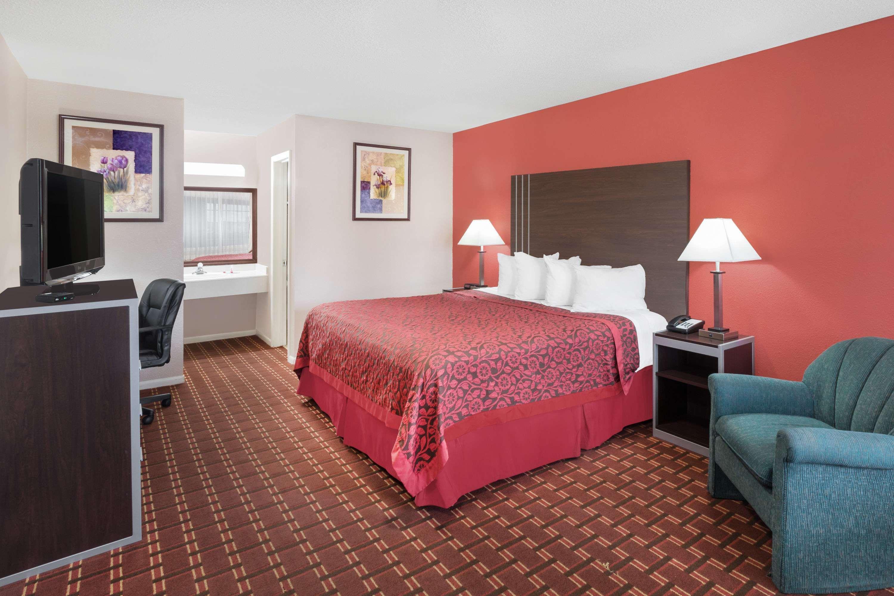 Days Inn By Wyndham College Station University Drive Ngoại thất bức ảnh