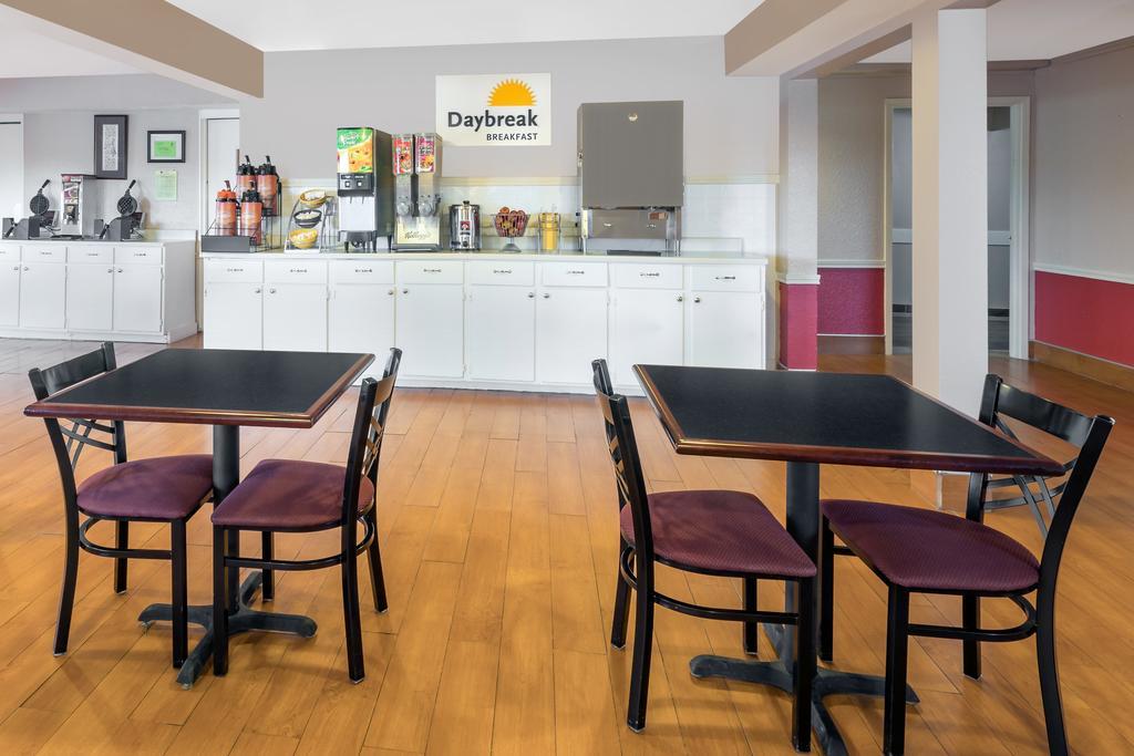 Days Inn By Wyndham College Station University Drive Ngoại thất bức ảnh