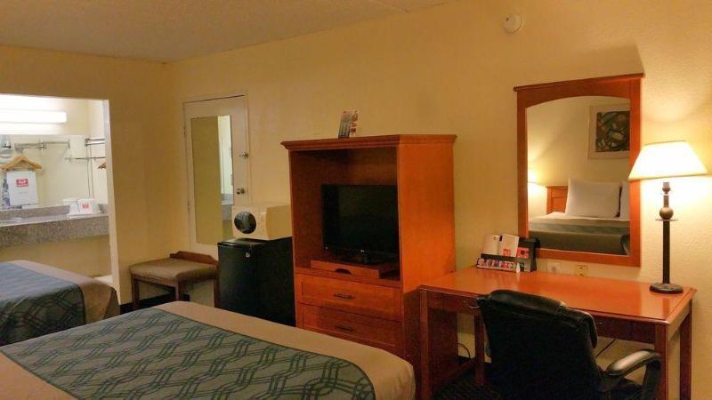 Days Inn By Wyndham College Station University Drive Ngoại thất bức ảnh