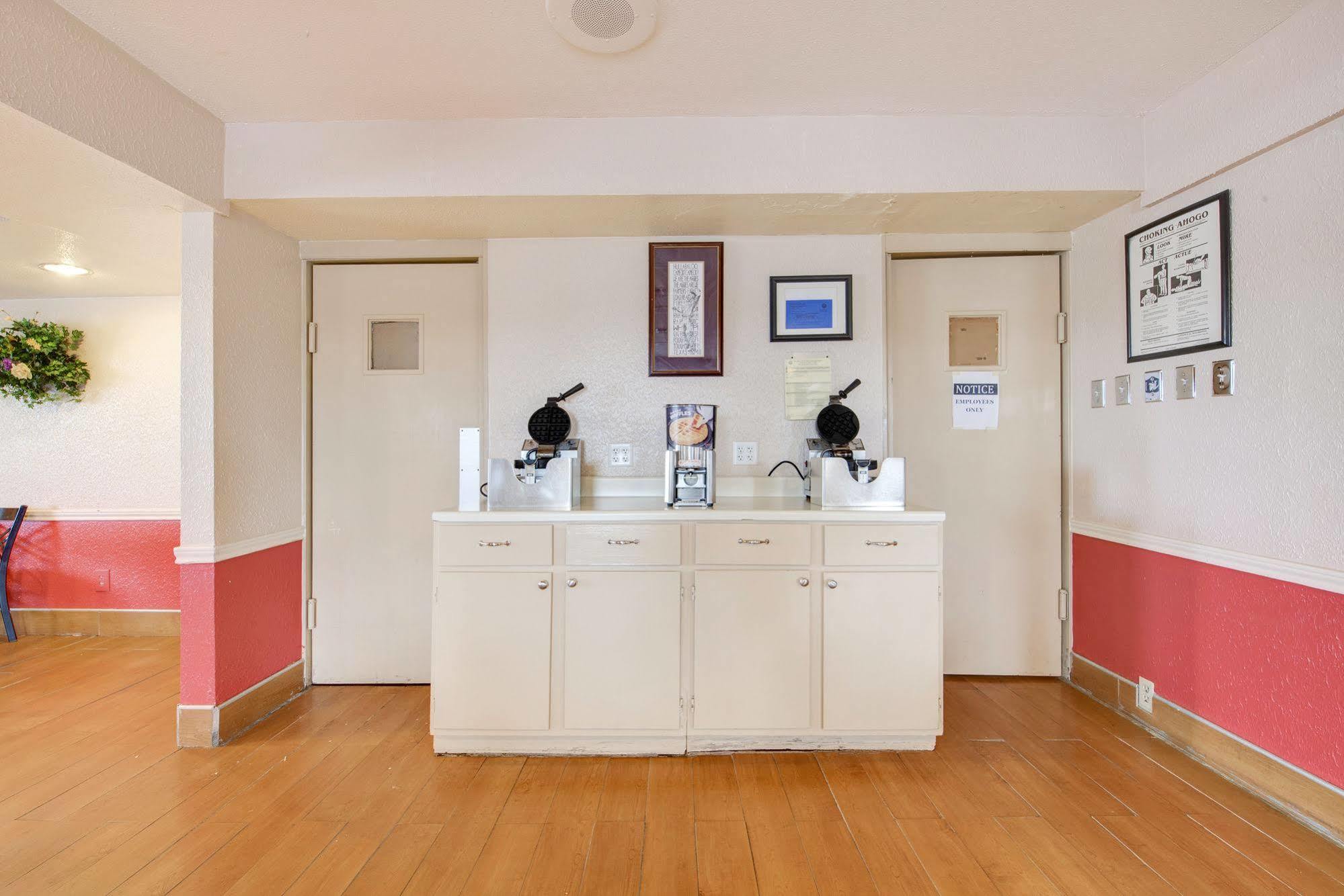Days Inn By Wyndham College Station University Drive Ngoại thất bức ảnh