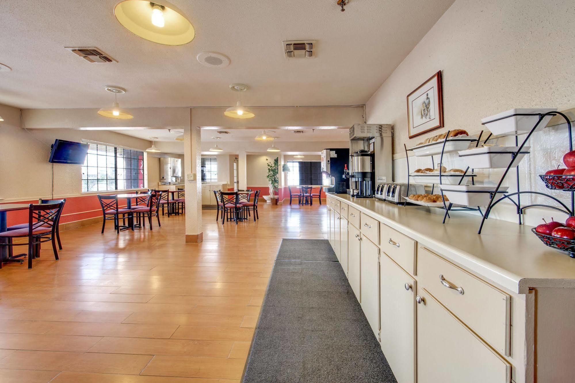 Days Inn By Wyndham College Station University Drive Ngoại thất bức ảnh