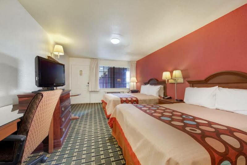 Days Inn By Wyndham College Station University Drive Ngoại thất bức ảnh